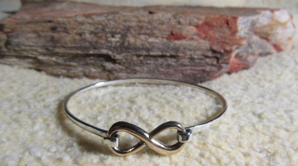 Brazalete James Avery Retirado Infinito Gancho Oro Amarillo 14k y Esterlina Foto 4 de 4