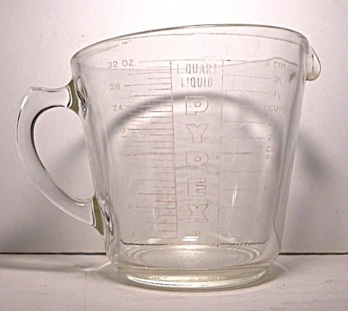 Vintage Pyrex Glass 32oz 4 Cup 1 Qt Measuring Cup D Handle Made In USA #532