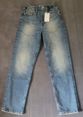 Forever 21 Women's Slim Fit Mid Rise Straight Leg Blue Denim Jeans Button Zip