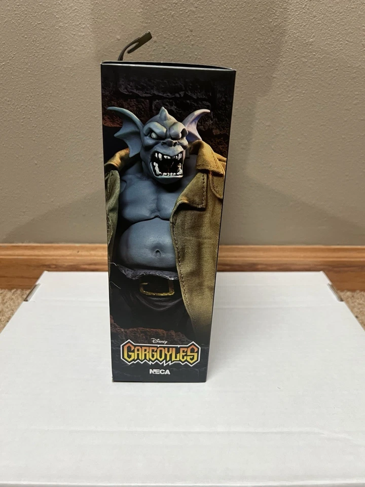 Figura de acción NECA Gargoyles Ultimate Detective Broadway Silver Falcon Disney Foto 3 de 4