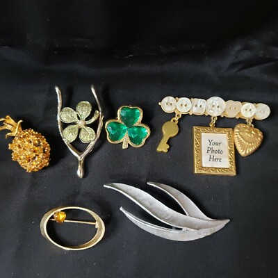 VINTAGE estate Pin Lot, clover, heart, pineapple, rhinestone, hallmark, brooch