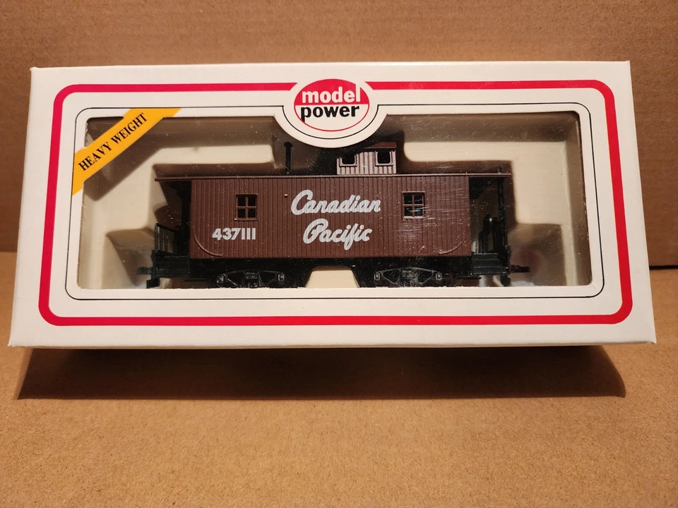 BRAND NEW IN ORIG BOX: HO HEAVYWEIGHT 9147 CP (CANADIAN PACIFIC) 437111 CABOOSE - Image 2 of 4