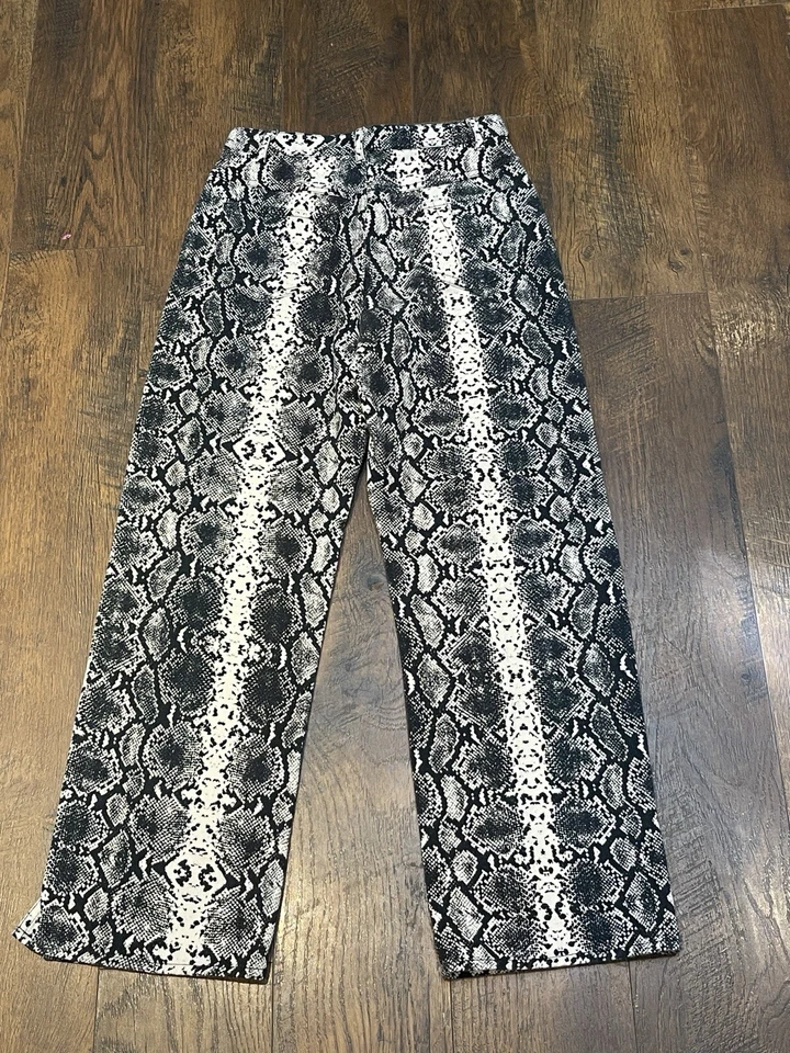 VEDA Snake Print Bootcut Pants in Black / White Sz 4 - Imagem 2 de 4