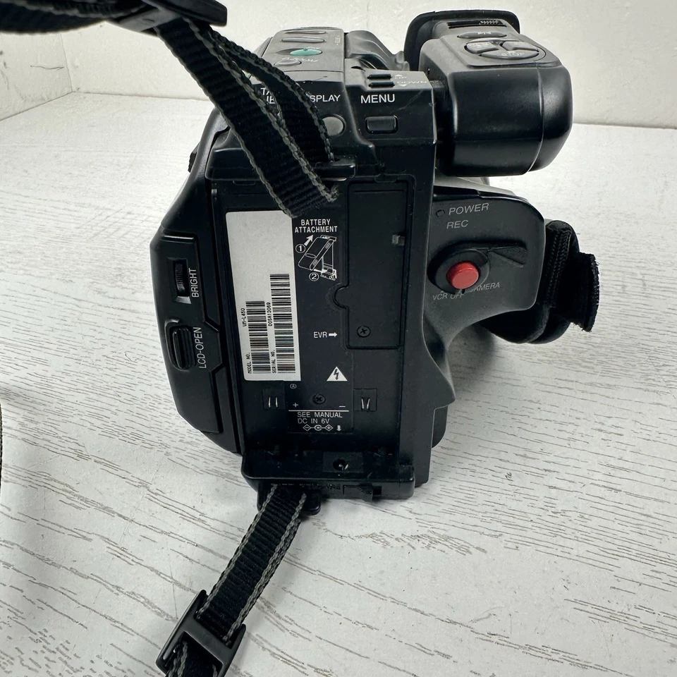 Quasar Palmcorder VhsC Palmsight VM-L450 Tested Works No Battery Camcorder - Image 4 of 4