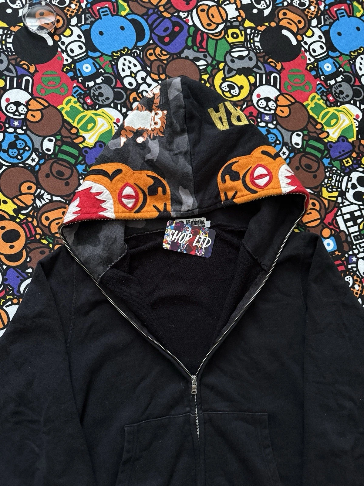 A BATHING APE (BAPE) Felpa con cappuccio A Bathing Ape nera mimetica tigre