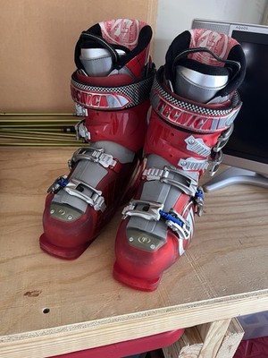 Tecnica Vento 10 Ski Boots Men's 260-265 | 304mm Sole Red Downhill Flex 100
