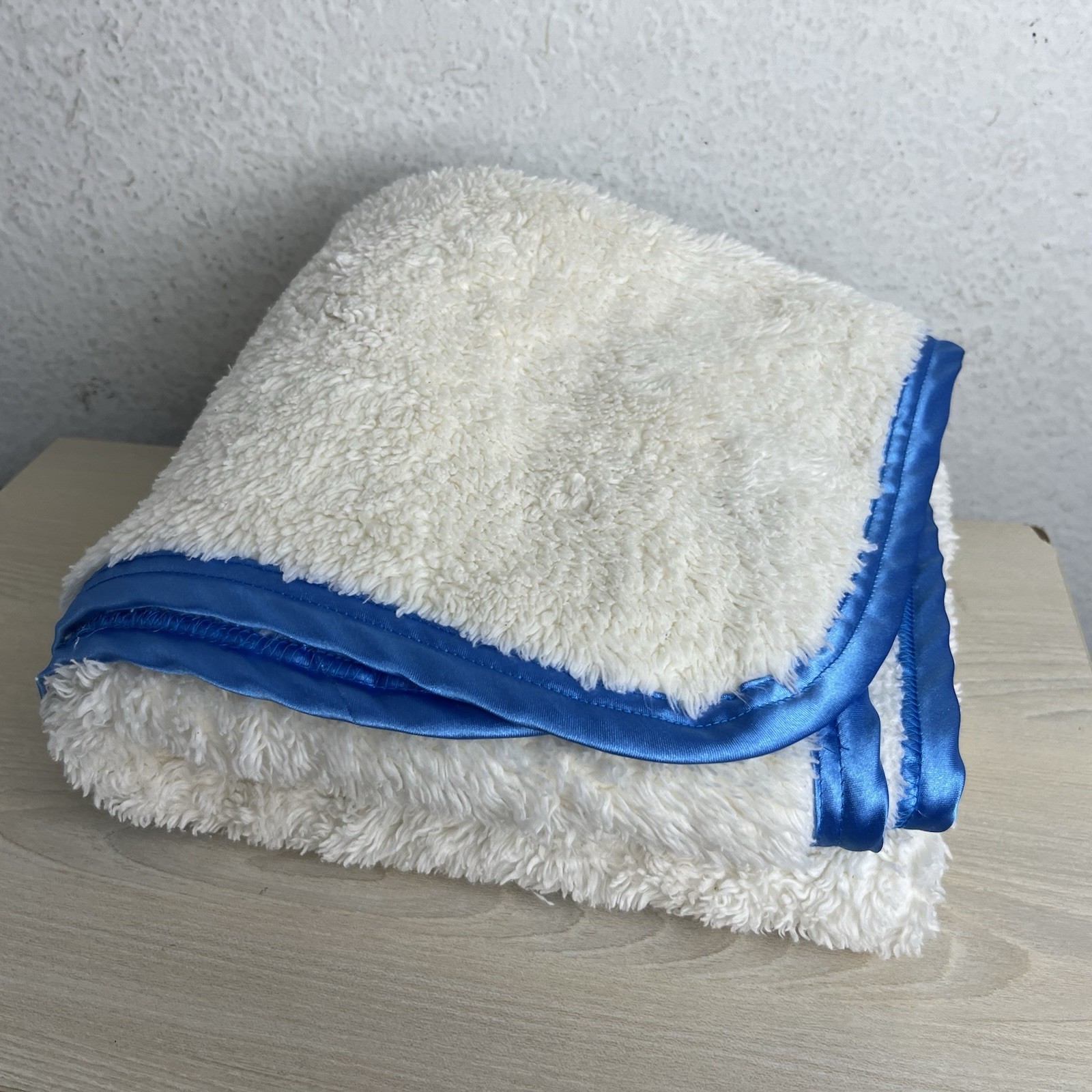 Fattamano Baby Blanket White Cotton Green Satin Trim Soft Fleece 39x29in