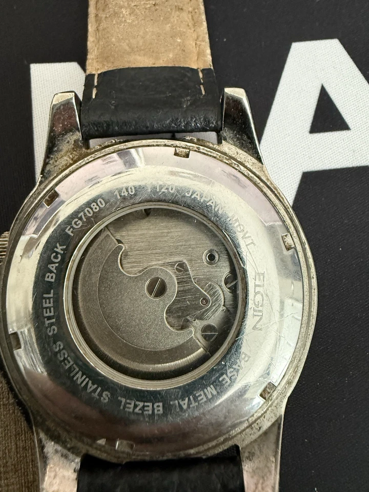 Reloj Pulsera Elgin Hombre 20mm Cuero Genuino Semiautomático en Negro y Plata. Foto 3 de 4