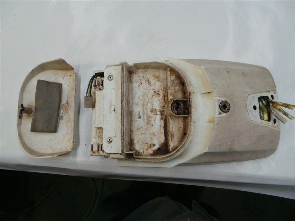 82 83 GUARDABARROS TRASERO YAMAHA XT125 XT200 15A-21611-00-00 Foto 2 de 4