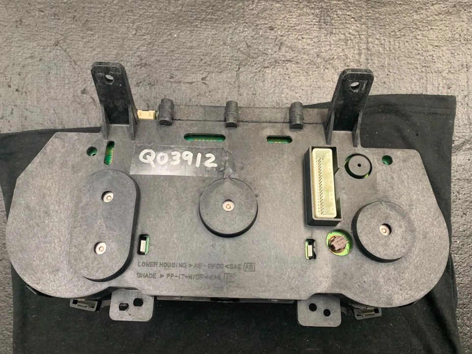 * Cuadro de instrumentos velocímetro Nissan Altima 2005 2,5 L 4 cilindros 179.490 millas Foto 2 de 3