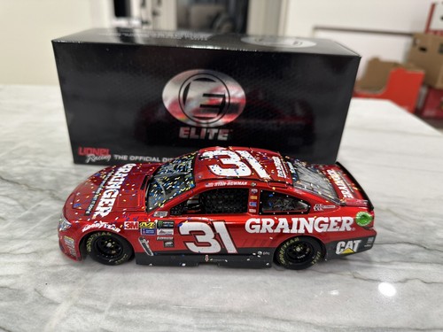 Ryan Newman DUAL AUTOGRAPHED 2017 Phoenix Raced Win Grainger ELITE Liquid Color - Picture 2 of 8