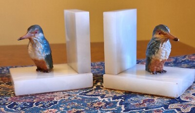 Paar österreichische Wien kaltbemalte Bronze Eisvogel Buchstützen mit Marmorsockel