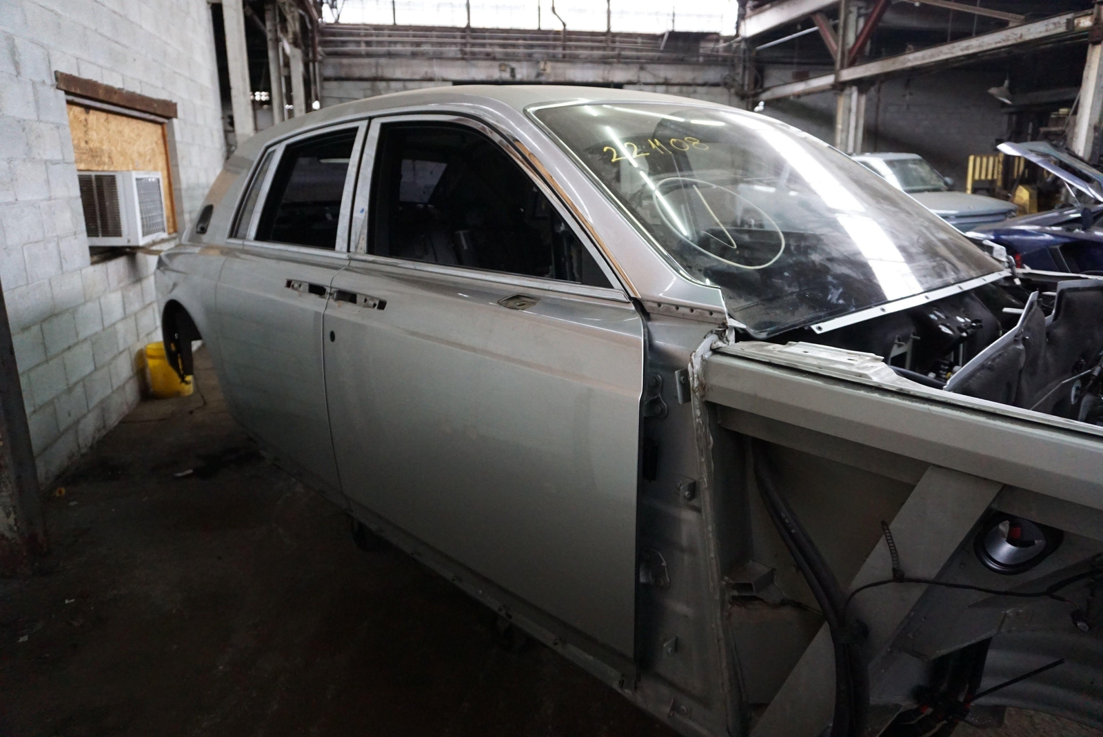 Front Right Passenger Door Shell Silver 41517196672 OEM Rolls Royce Phantom 2004