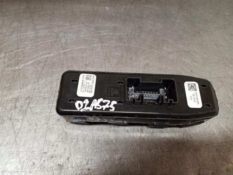 Driver Front Door Master Window Switch from 2023 GMC ACADIA 9777718 - Imagem 2 de 4