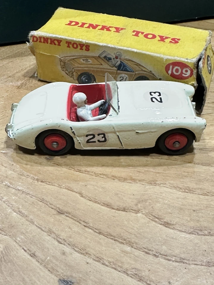 dinky toys meccano AUSTIN HEALEY 100 SPORT 109 WHITE original boxed & paint - Image 4 of 4