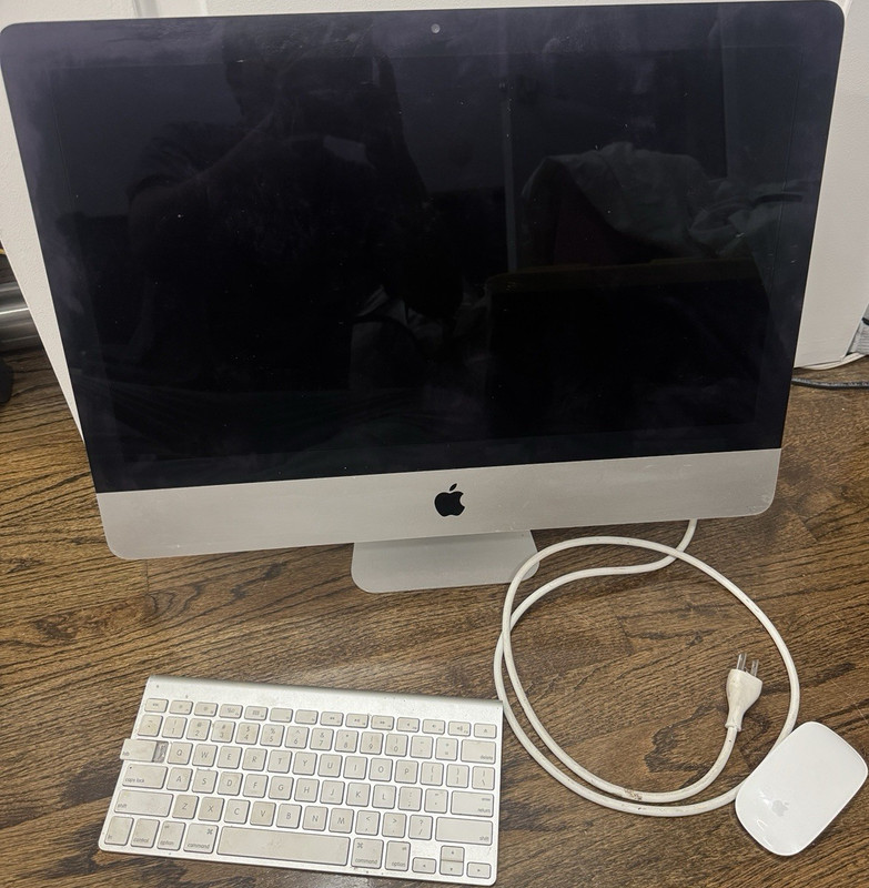 Apple iMac All-in-One Desktop w/ Apple Keyboard & Mouse, Silver, USB-A
