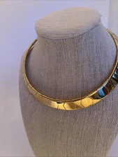 VTG GOLD MODERNIST NAPIER BRIGHT RIGID CURVED COLLAR NECKLACE.  New Old Stock