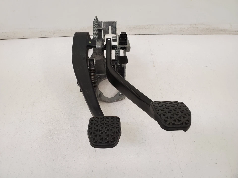 ✅ 07-13 OEM BMW E88 E90 E92 335 TRANSMISIÓN MANUAL Conjunto Pedal Freno Embrague Foto 2 de 4