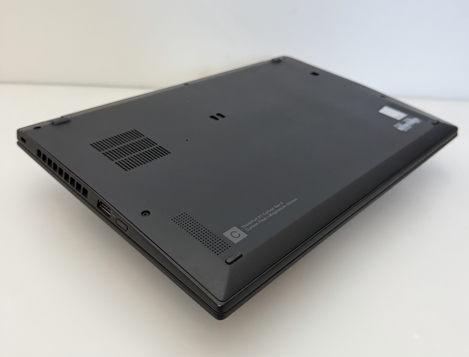 Lenovo ThinkPad X1 Carbon Gen 8 14, 14-Inch Laptop, with Intel Core i7 10th Gen., Windows 11 Pro