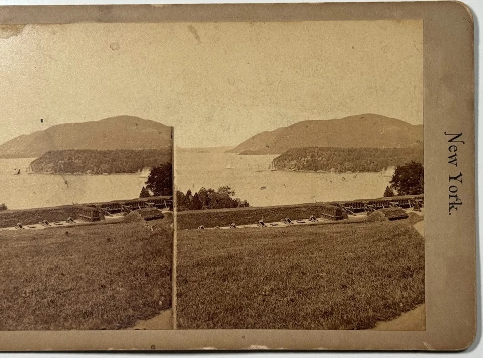 Serie Hudson River, hierba escénica, playa y vista al río desde West Point Stereoview Foto 2 de 4