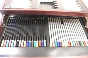 BATTAT ART STUDIO PORTABLE WATERCOLOR OIL PAINT CRAYON & PENCIL SET WOODEN CASE