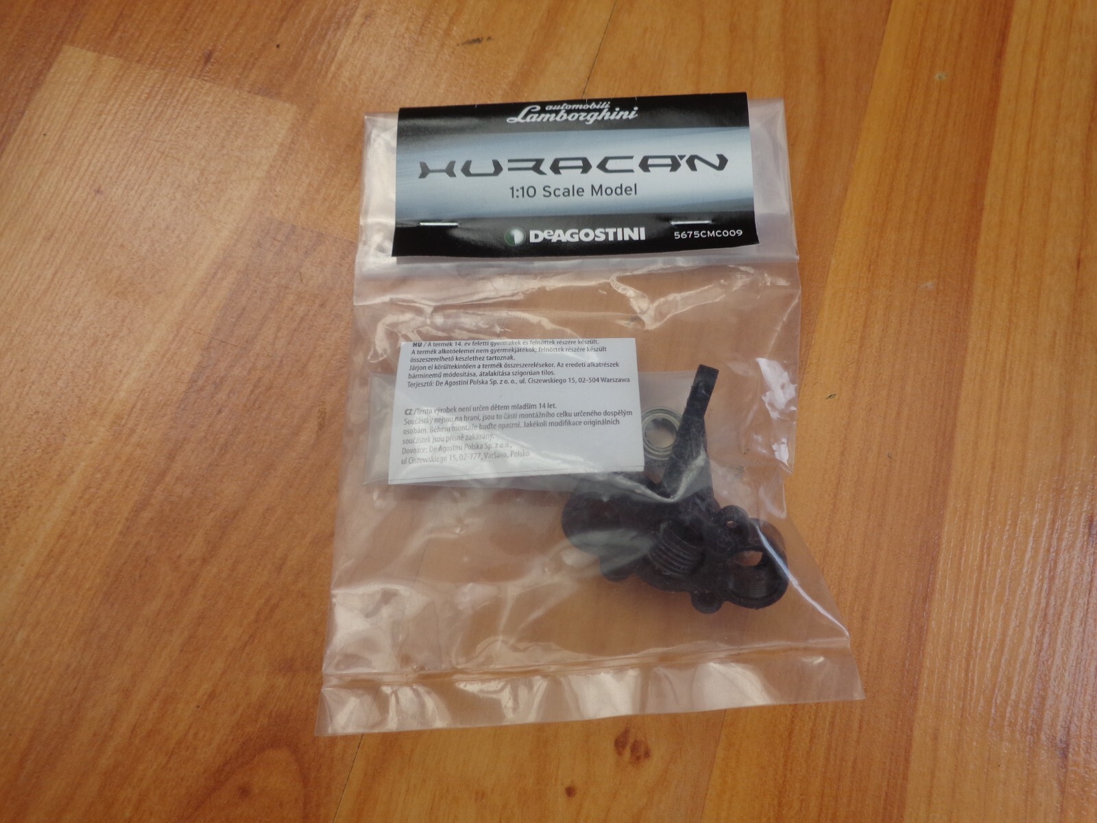 Build Your RC Lamborghini Huracan with Right Front Hub Carrier #8 by DeAgostini