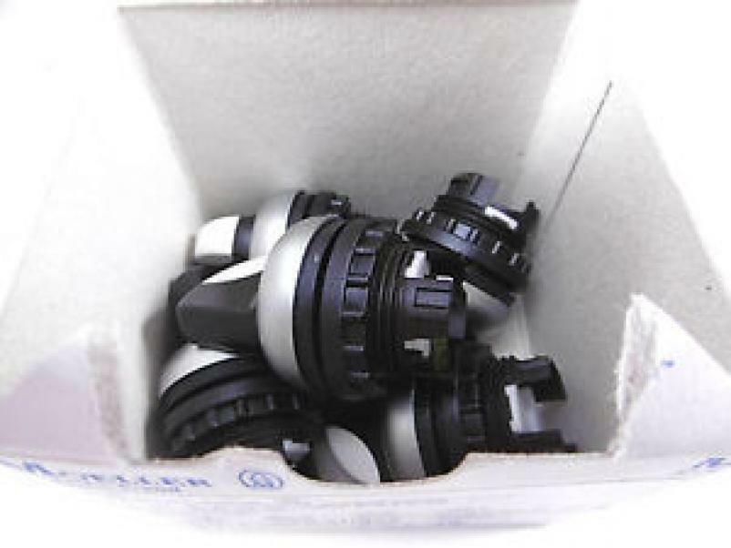 EATON M22-WRK3 SELETTORE CON LEVA 3 POSIZIONI PERMANENTE 60GR