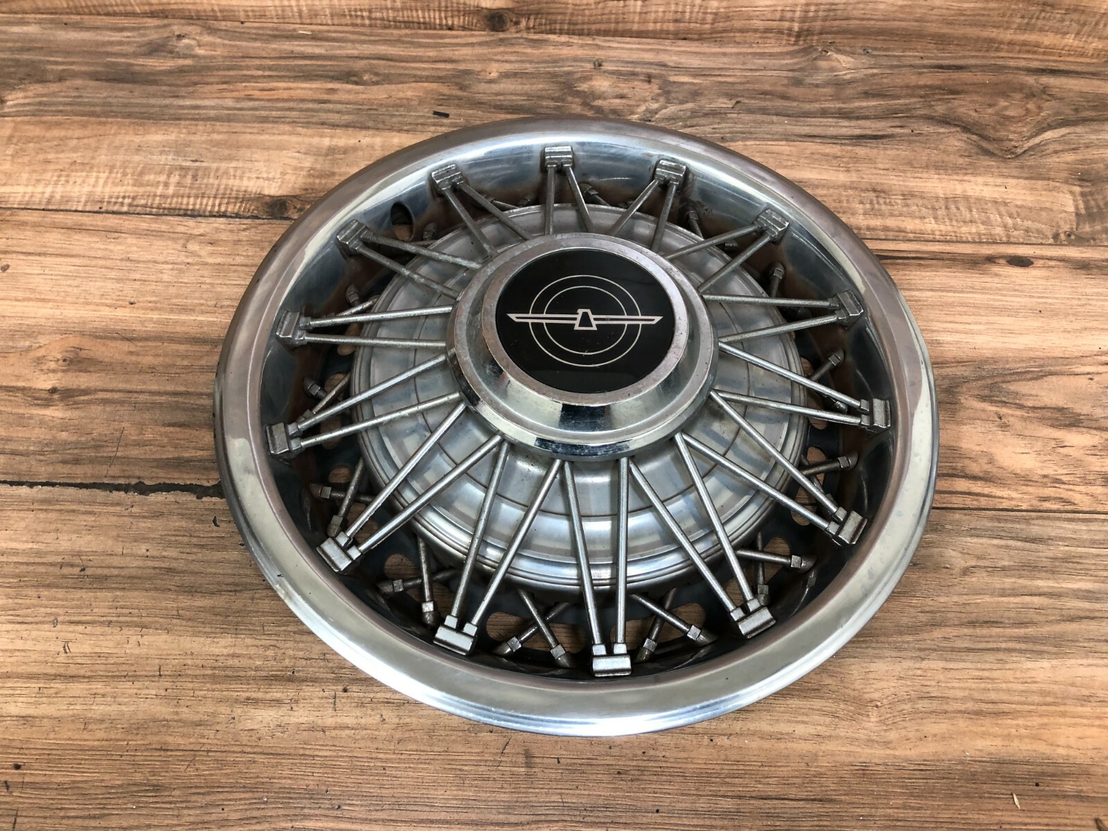 FORD THUNDERBIRD OEM FRONT OR REAR CENTER WHEEL HUB CAP WIRE HUBCAP 14" 80-82
