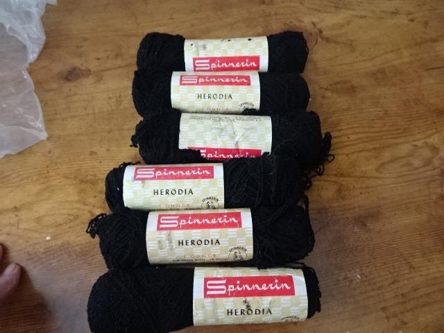 Lot 6 Vtg skeins SPINNERIN yarn-HERODIA-1 oz ea-Black-93%wool-7%nylon