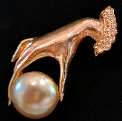 Vintage Costume Jewelry Brooch Pin Gold-Tone Lady's Hand Holding A Faux Pearl