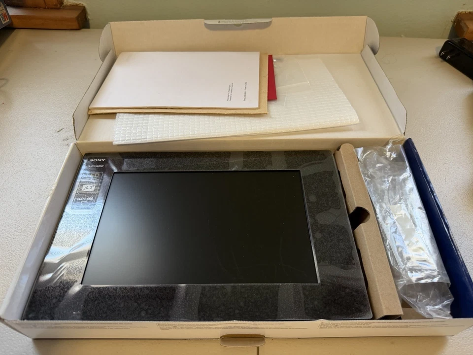 Sony DPF-D1010 Digital Photo Frame 10.2" S-Frame with LED Brand New - Image 3 of 4