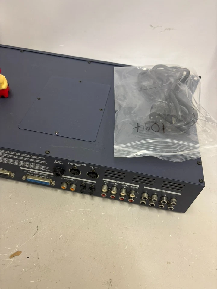 Roland VSR-880 Digital Studio Recorder 8-Track Hard Disk Recorder body only - Image 4 of 4