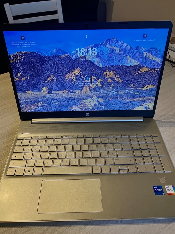 HP Laptop 15s-fq5xxx (12th Gen Intel(R) Core(TM) i5-1235U 1.30GHz) 16GB, Grigio - Immagine 2 di 4