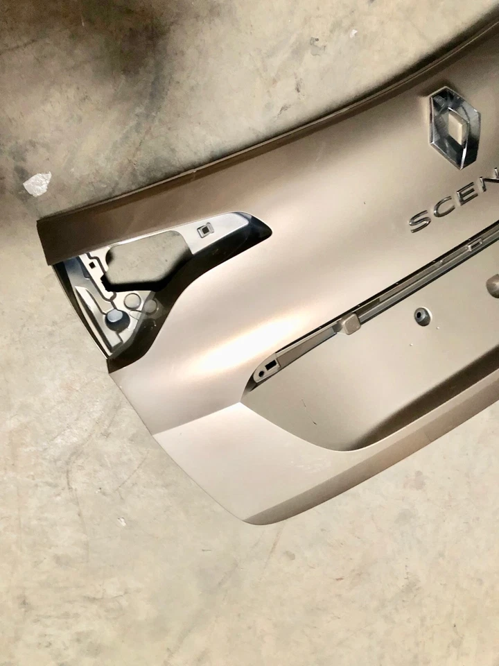 Diadema trasera hatchback RENAULT SCENIC 4 IV (Beige Dune) Foto 3 de 4