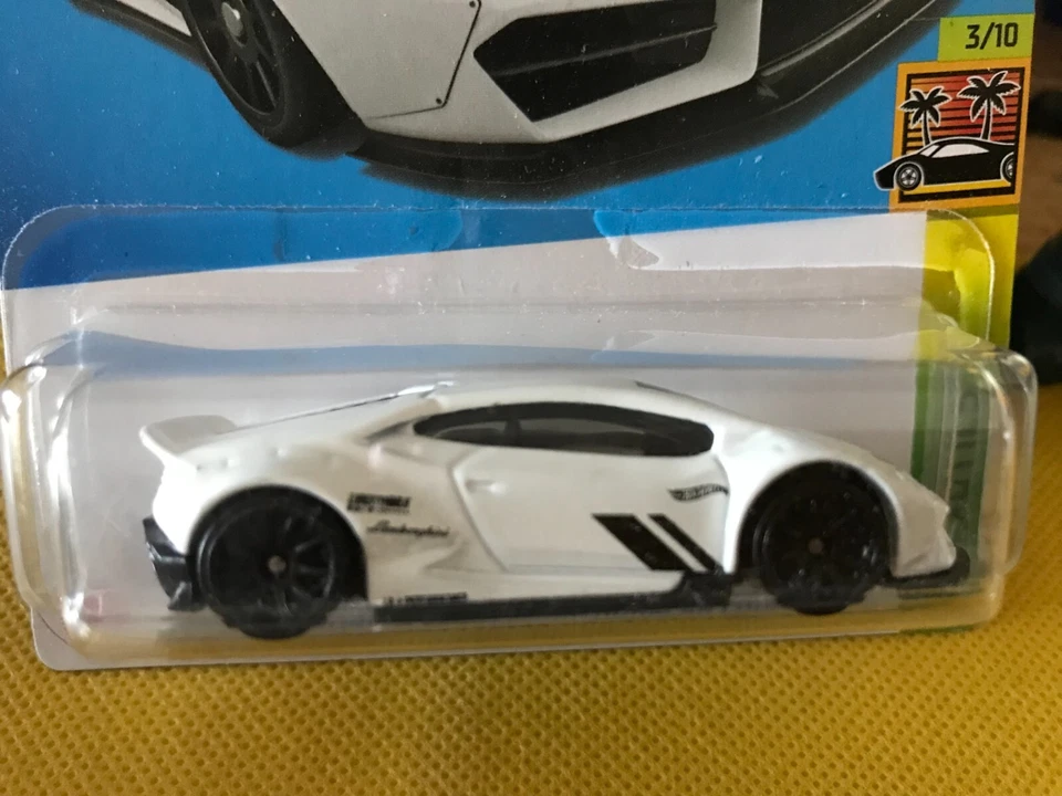 Lamborghini Hurcan 2021 Hot Wheels HW Exotics LB-Works cupé blanco con negro B518 Foto 2 de 4