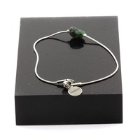 Steine Und Mineralien. Armband Aus Edelstahl Mit Einer Epidot-Perle Aus Myanmar