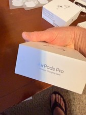 Apple AirPods Pro with MagSafe Wireless Charg...