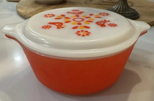 VTG Pyrex 1.5 Pint Casserole Dish Friendship Pattern w/Opaque Lid  # 472