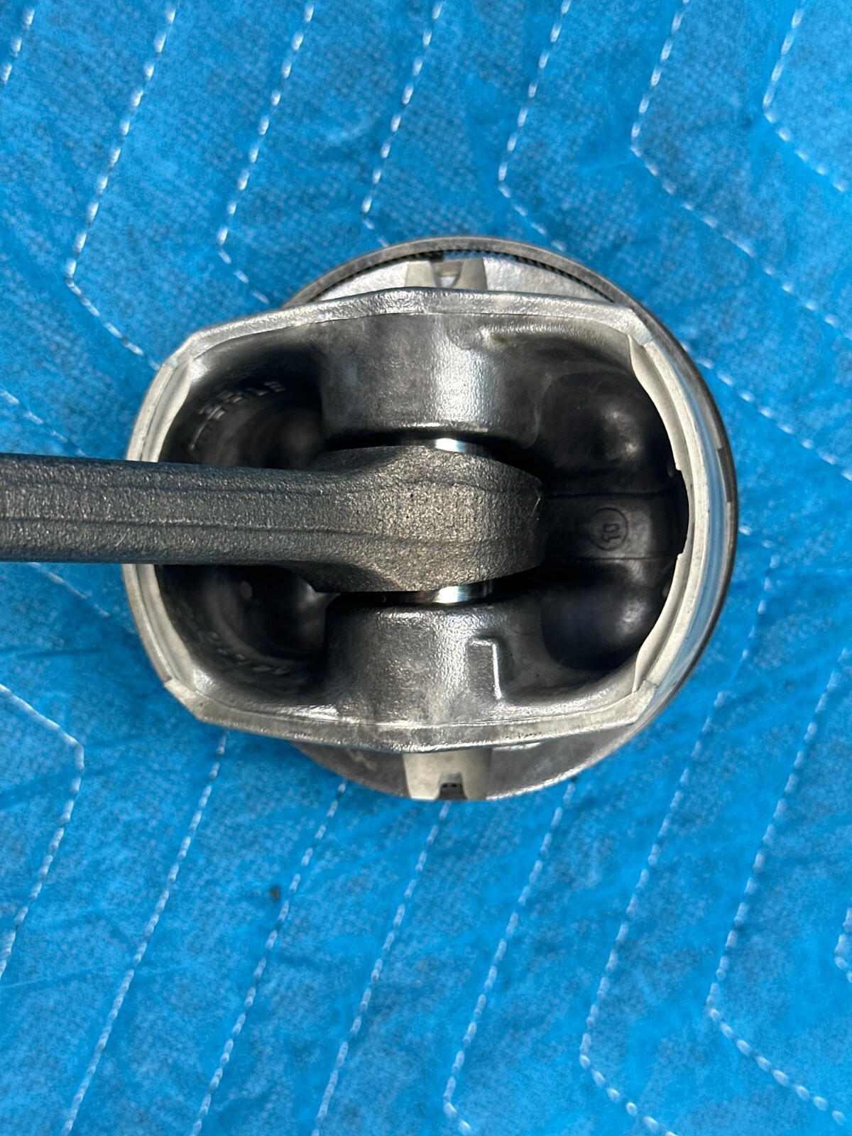 Bentley Flying Spur Engine Piston & Connecting Rod Passenger Side 29k 06-12 OEM