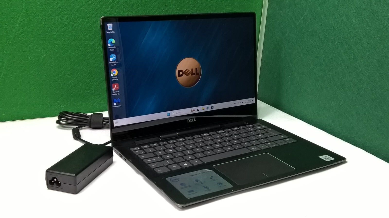 Dell 2 in 1 Laptop Tablet i7 10510U 8GB 512SSD FHD Touchscreen Read