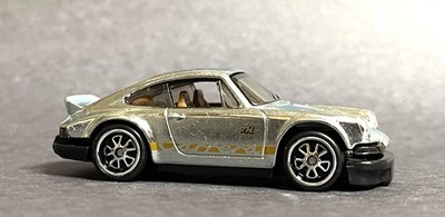 Hot Wheel New 26 Super Treasure Hunt Factory-Custom 911 Carrera RS