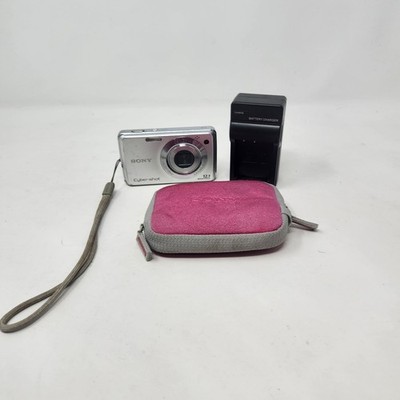 Sony Cyber-shot DSC W220 12.1MP Digital Camera Works W Issue No Flash 