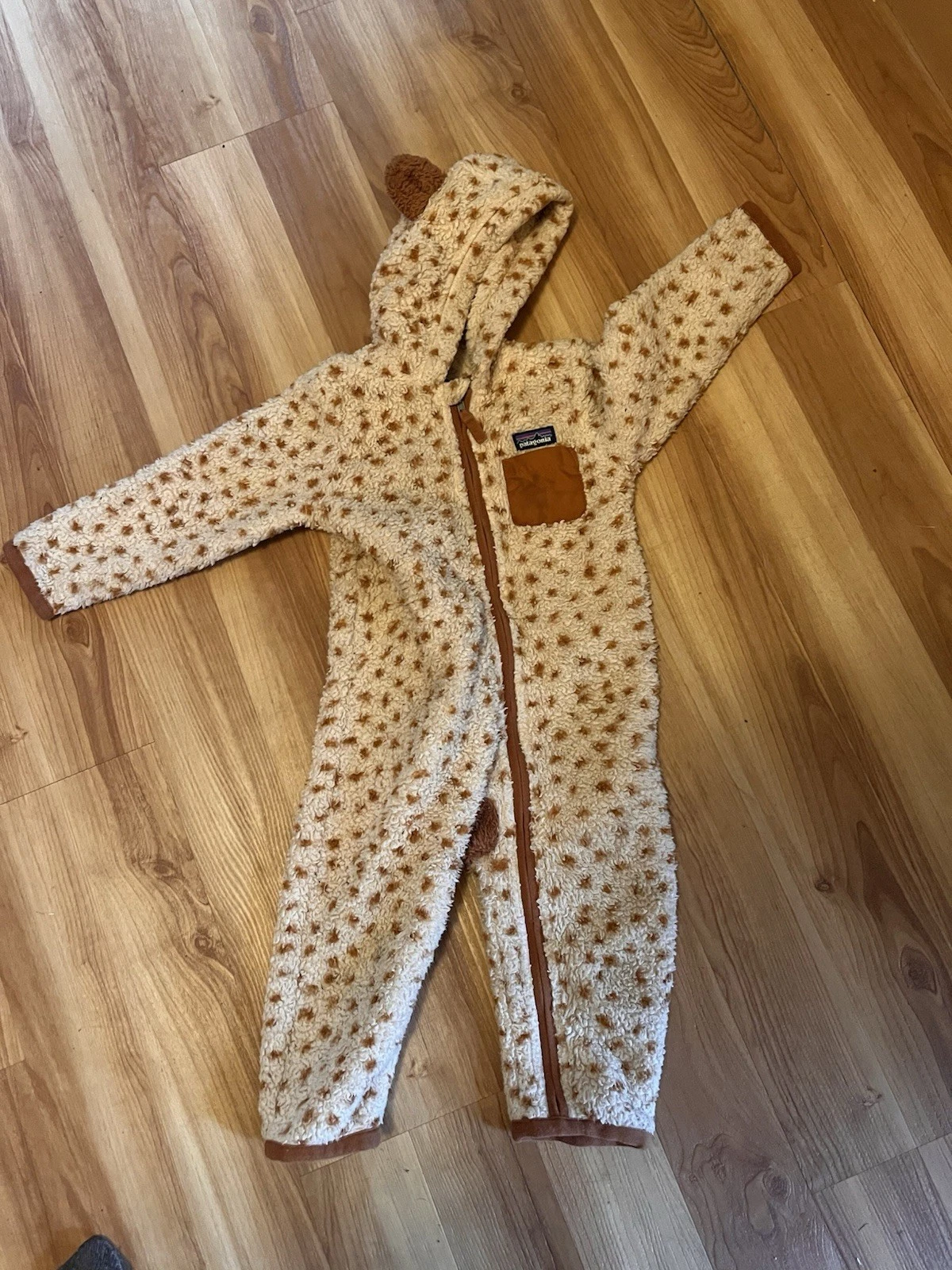 Patagonia 2T Fleece Outdoor Suit Spotted Tail Ears
Opens in a new window or tab