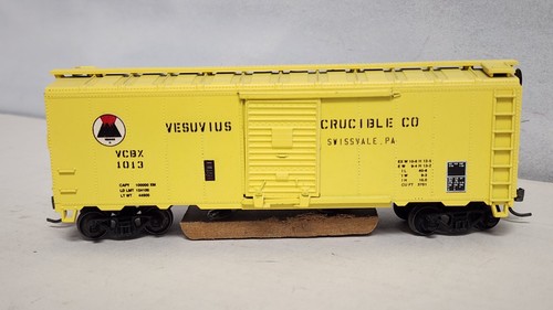 Vesuvius Crisol RR 40' SD Boxcar Amarillo 1013 Ruedas de Metal Kadee Athearn HO RTR | Zustand: Used