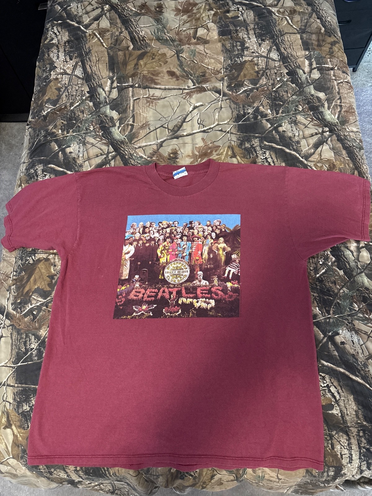 Vintage Gildan Beatles Sgt. Peppers Lonely Hearts Club Band Maroon T-Shirt