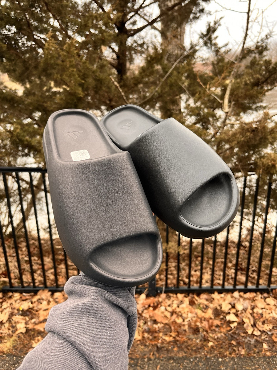 Men's Adidas Yeezy Fashion Slide 'Onyx' US 11 Brand New Men's Adidas Yeezy Fashion Slide 'Onyx' US 11 Brand New