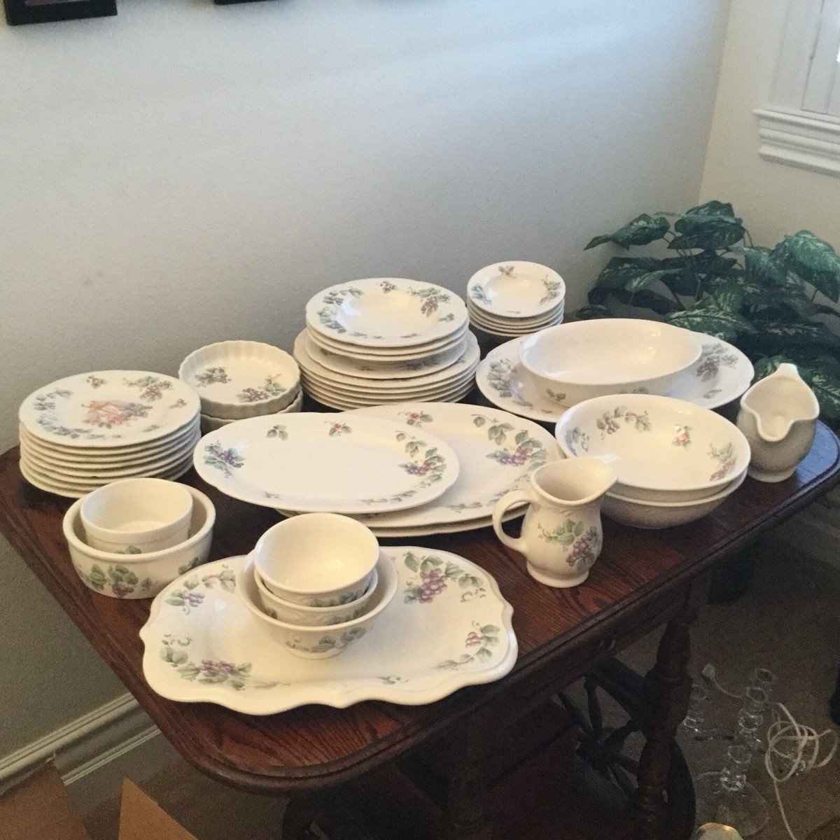 Grapevine by Pfaltzgraff Stoneware Purple grapes, Pink Flowers