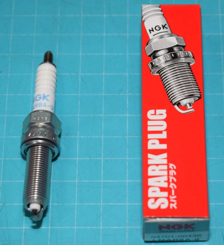 1 bougie NGK LMAR8A-9 d'origine YAMAHA réf.94701-00436 neuf - Photo 1/1