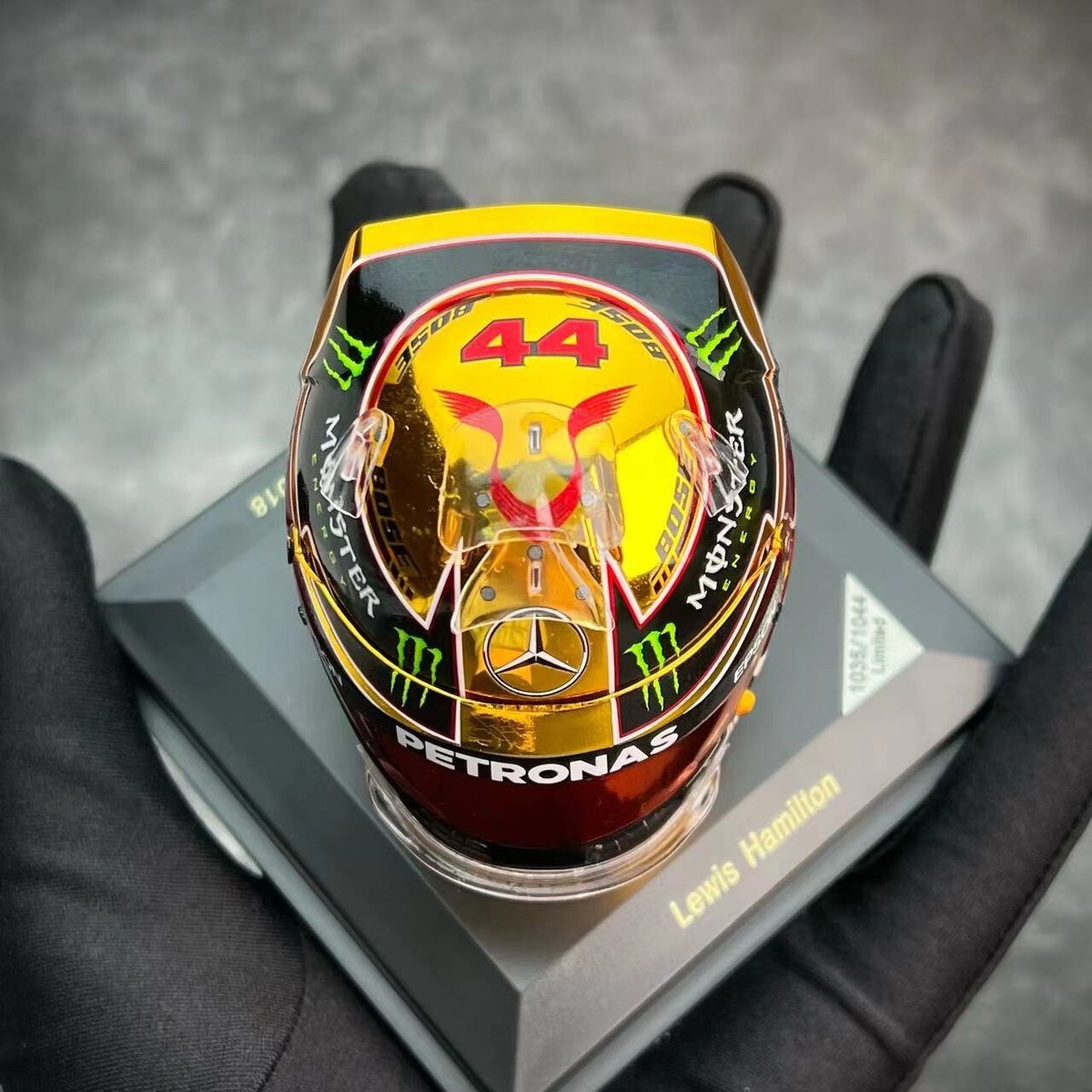 Spark 1/5 Helmet replica Mercedes-AMG F1 Team Lewis Hamilton