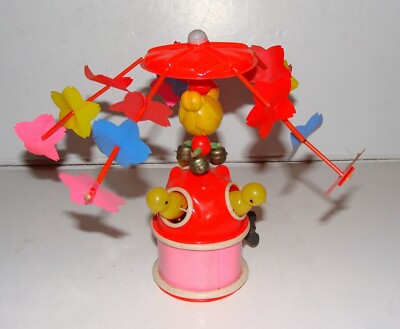 ORIG 1940'S CELLULOID SPINNING CHICK WIND-UP TOY - MADE IN JAPAN WITH KEY WORKS